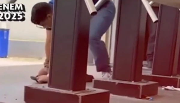 Candidato é empurrado e consegue fazer o Enem por Reprodução