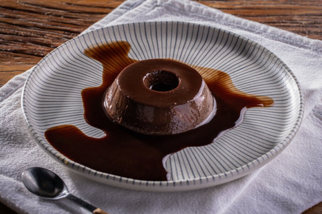 Pudim de chocolate (Imagem: Thiago Vallim | Shutterstock)