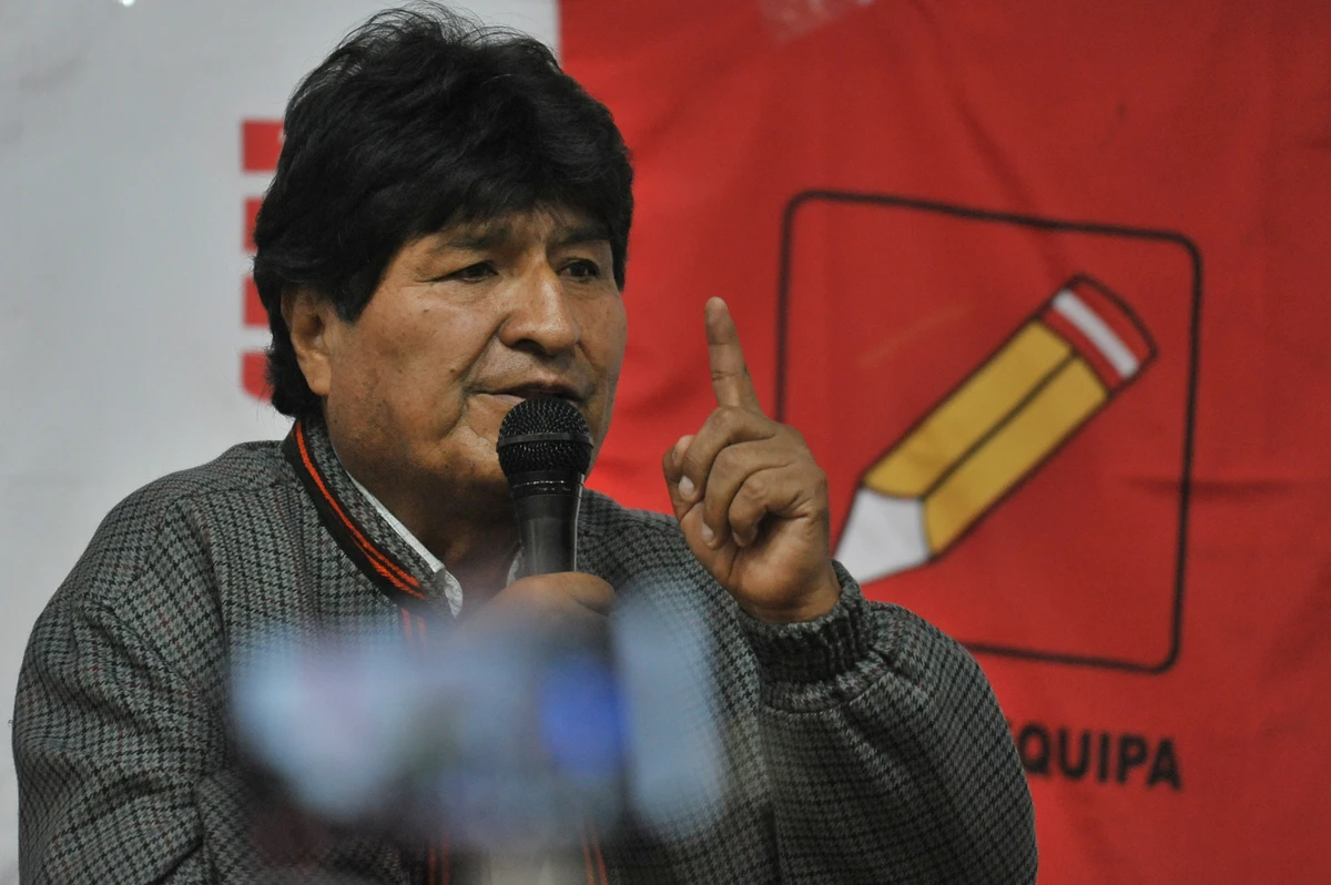 2019 - Pressionado por protestos e militares, Evo Morales renuncia, e Jeanine Áñez assume interinamente a Presidência da Bolívia por Shutterstock