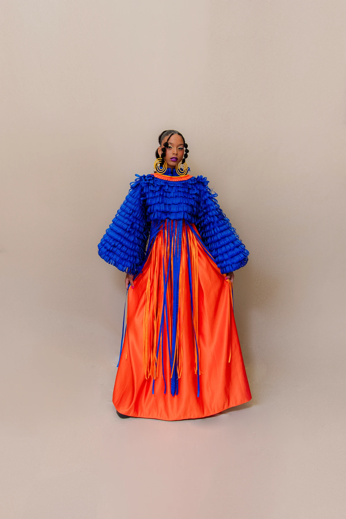 Look Mário Farias (@mariofariasmf). Acessórios: Brinco TáBomPraVocê (@tabompravoce). Calçado: Melissa (@clubemelissasalvadorshopping). Modelo: Alana Estrela (@alana_estrela)

 por Lucas Assis