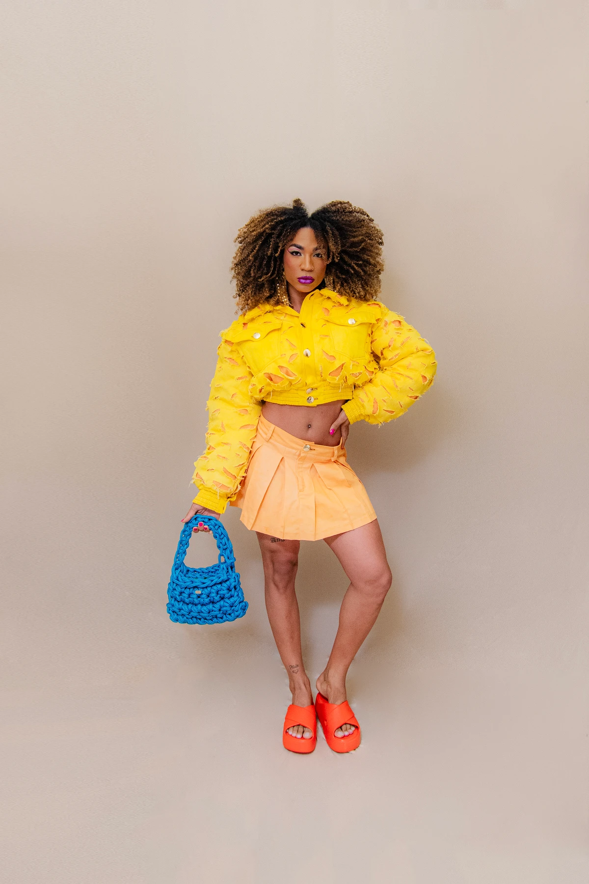 Look Uanga (@uanga_). Acessórios: Brinco By Aninha (@byaninhamimoseacessorios). Bolsa: Ânima Macramê (@anima.macrame). Calçado: Melissa (@clubemelissasalvadorshopping). Modelo: Luane Vasconcelos (@luua_vasc)  por Lucas Assis