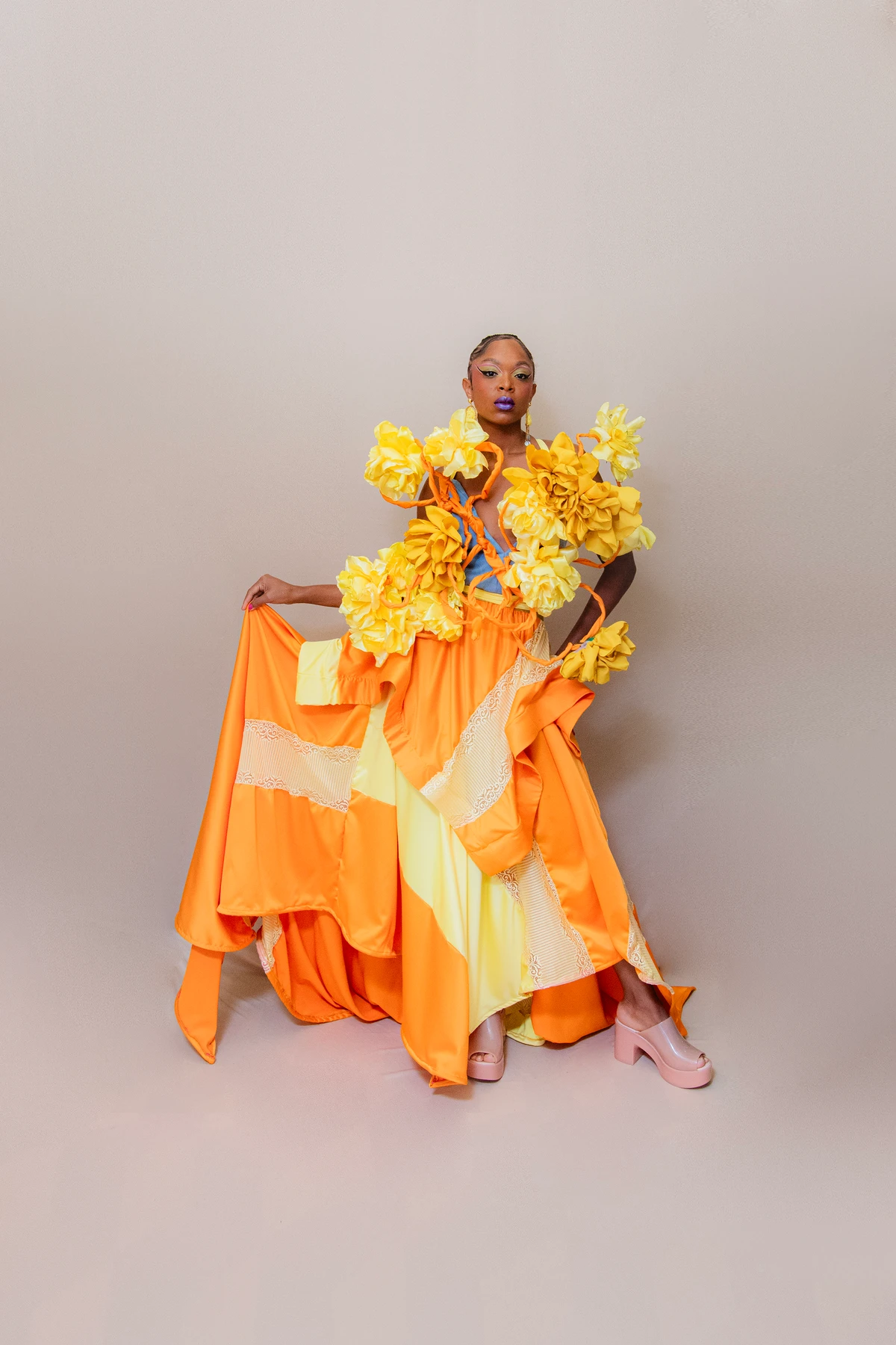 Look Rey Vilas Boas (@rey.vilasboas). Acessórios: Uka (@useuka). Calçado: Melissa (@clubemelissasalvadorshopping). Modelo: Carol Santana (@rolconceicao)
 por Lucas Assis