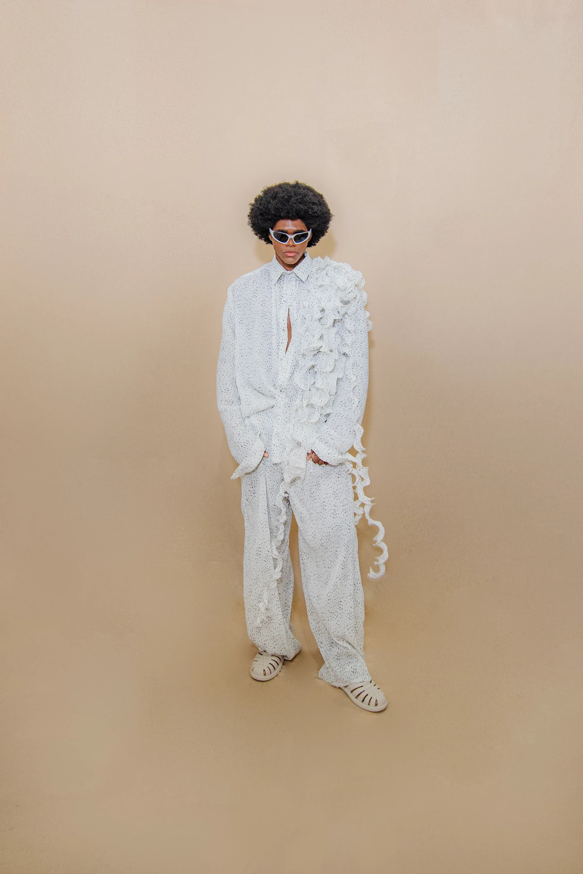 Look Filipe Dias (@filipetowear). Calçado: Melissa (@clubemelissasalvadorshopping). Modelo: Lucas Hora (@lucashora_) por Lucas Assis