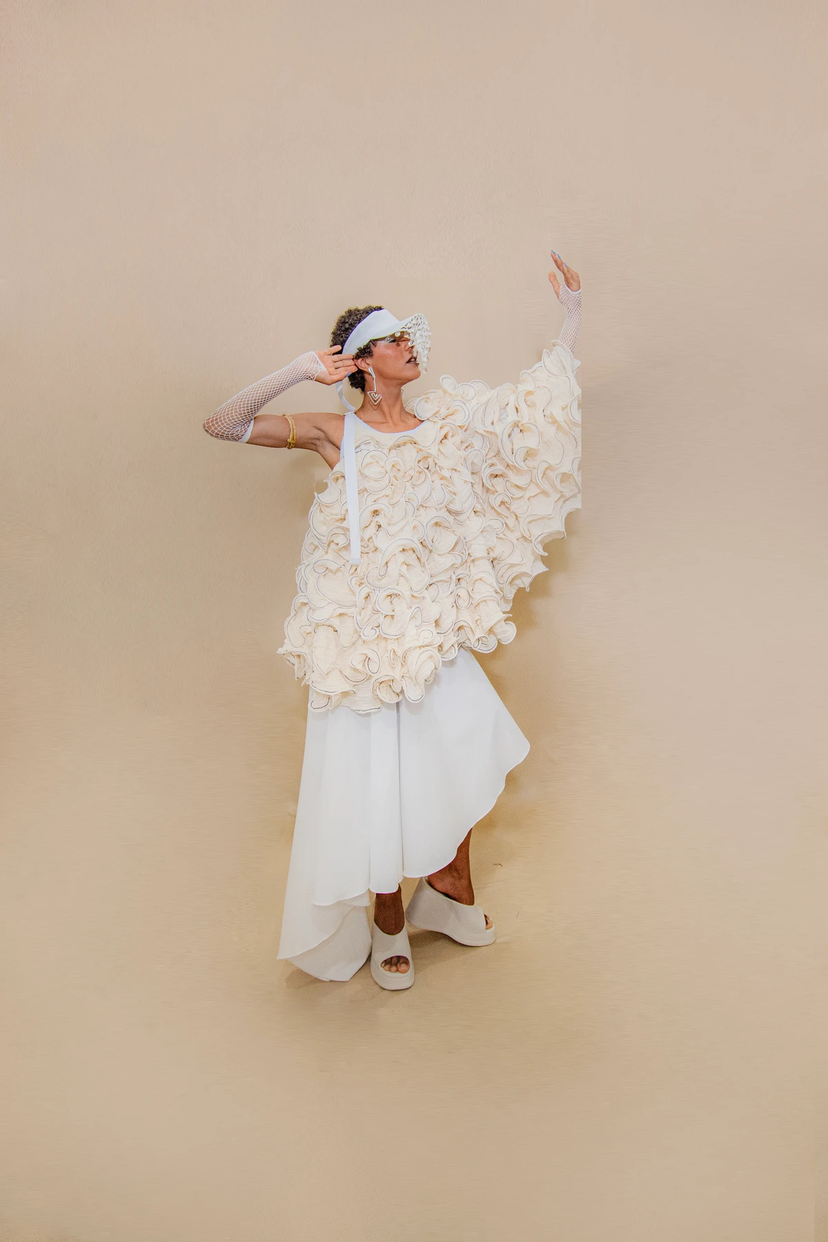 Look Silverino Ojú (@silverino_oju). Acessórios: Fios de África (@fiosdeafrica). Calçado: Melissa (@clubemelissasalvadorshopping). Modelo: Awalla Brasil (@awallabrasil) por Lucas Assis