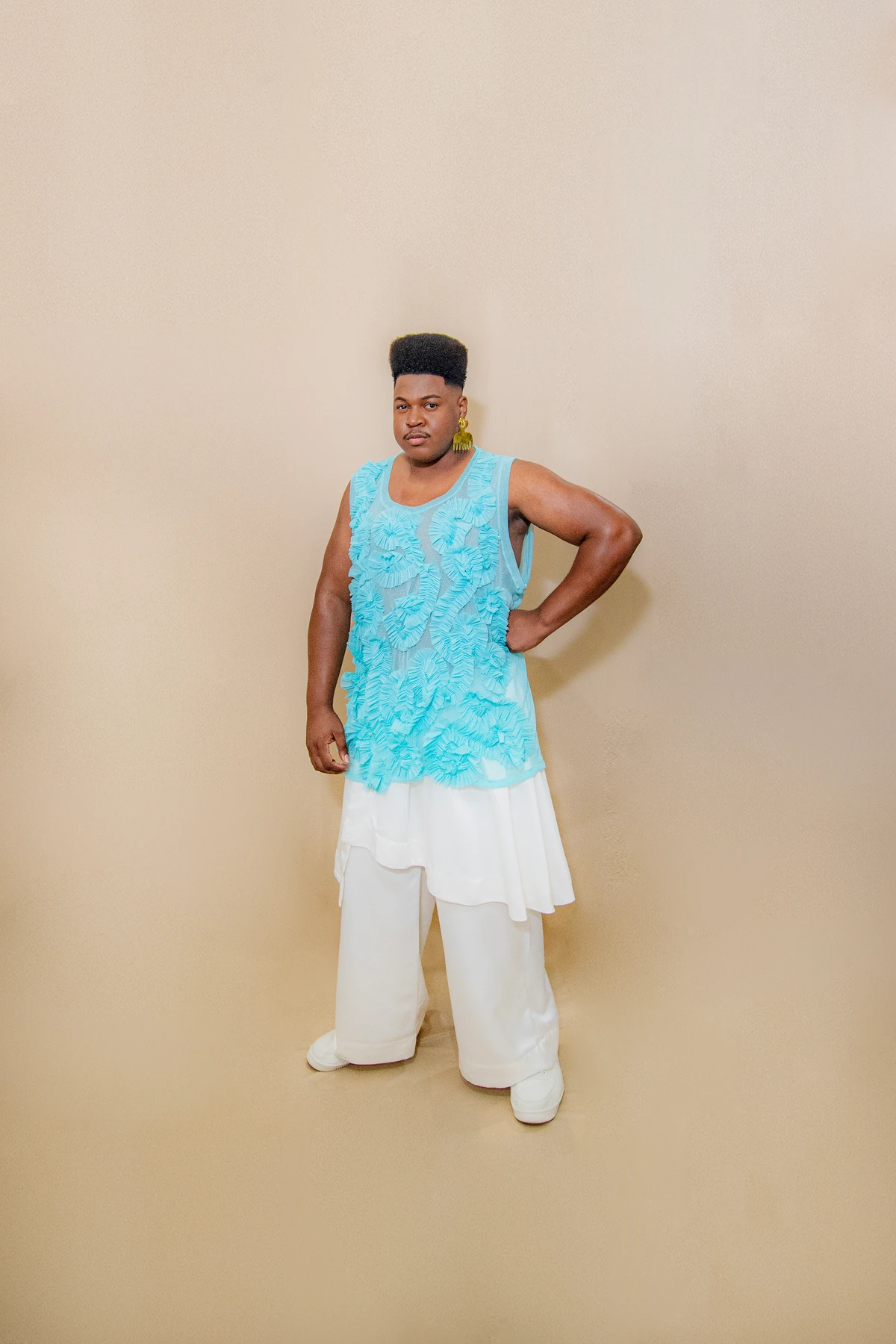 Look Fagner Bispo (@fagnerbispoo). Acessórios: By Aninha (@byaninhamimoseacessorios). Modelo: Kaio Cardeal (@kaiocardeal) por Lucas Assis