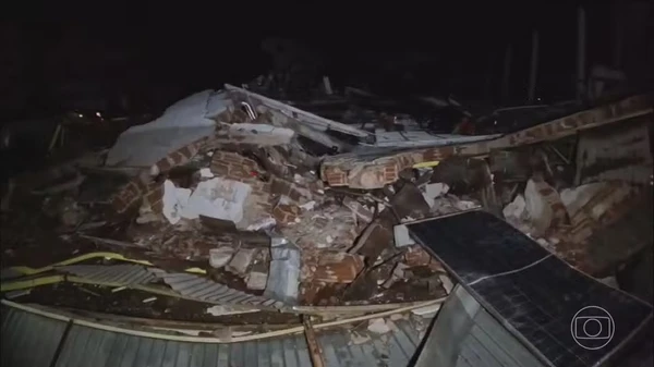 Tornado destruiu cidade no Paraná por Reprodução/TV Globo