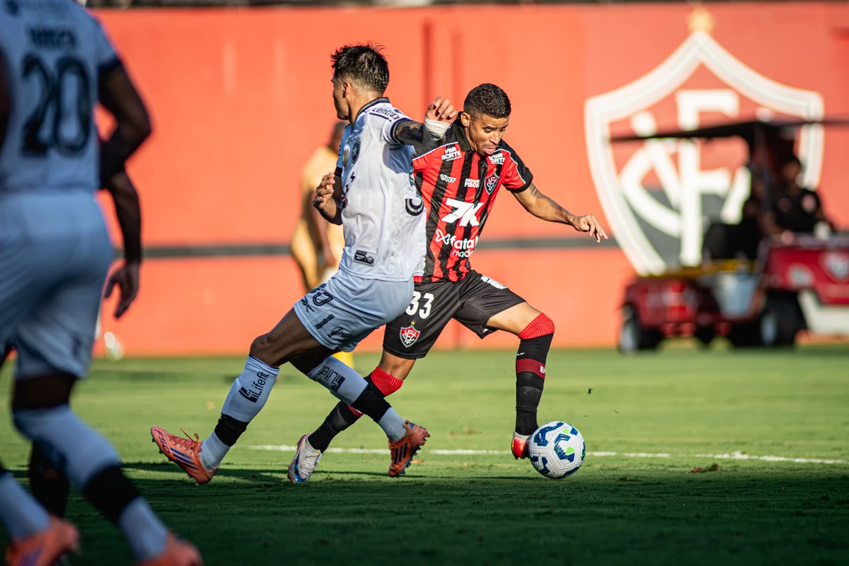 Vitória empatou com o Botafogo por Victor Ferreira