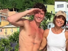 Imagem - Shawn Mendes visita Ilha dos Frades ao lado de Ivete Sangalo e tira foto com fã em Madre de Deus