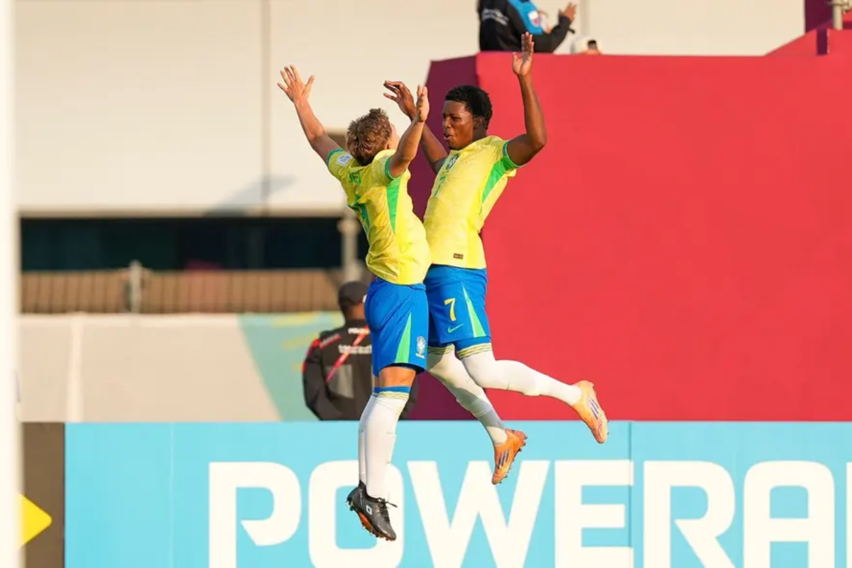 Dell e Ruan Pablo celebrando gol pela Seleção por Nelson Terme/CBF