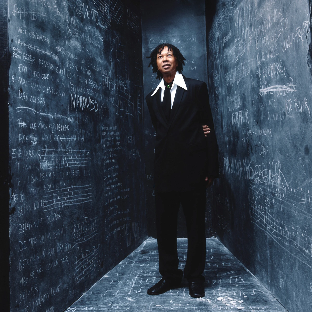 Entre elas está “O Vento”, escrita por Djavan e eternizada na voz de Gal Costa em 1987, agora cantada por ele por Divulgação