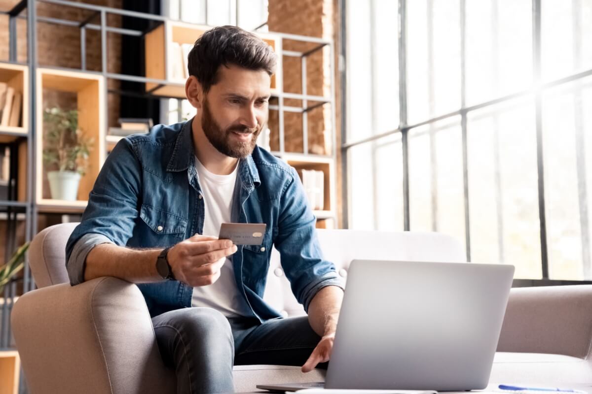 Atitudes simples tornam a compra no período da Black Friday mais segura (Imagem: Stock 4you | Shutterstock)