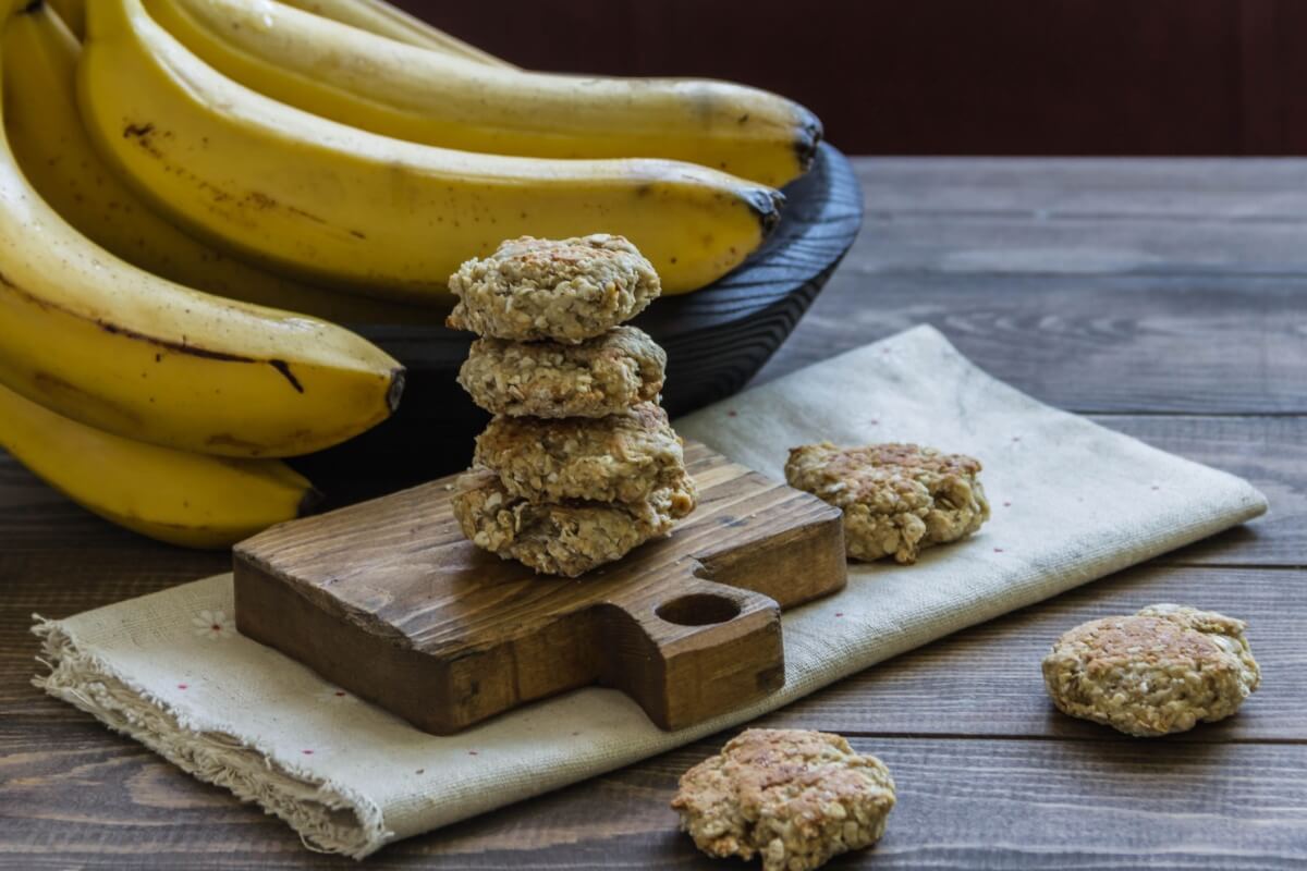 Biscoito de aveia com banana (Imagem: Alieva Liubov | Shutterstock)
