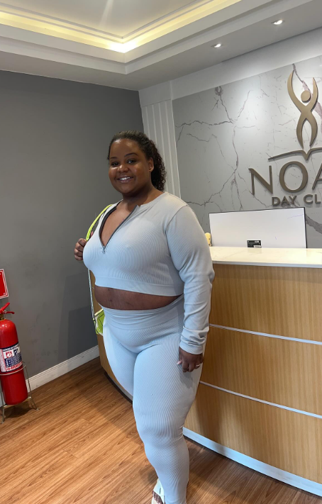 MC Carol: processo de recuperação da 'lipo de papada' por Reprodução / Redes Sociais