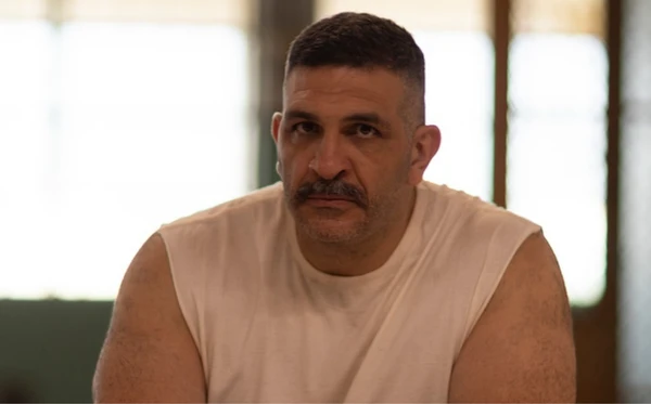 Miguel Nader como Terremoto em 'Tremembé'