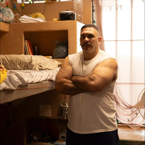 Miguel Nader como Terremoto em 'Tremembé' por Reprodução/Instagram @danielprimo @felipix 