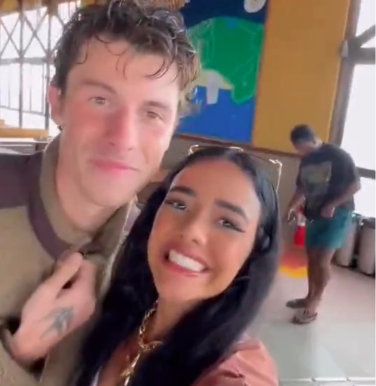 Shawn Mendes e fã em Madre de Deus