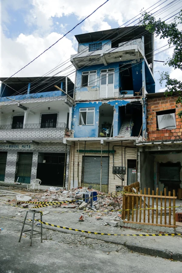 Três pessoas morreram no desabamento por Arisson Marinho/CORREIO