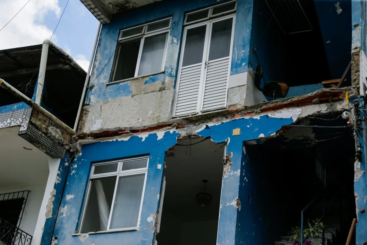 Três pessoas morreram no desabamento por Arisson Marinho/CORREIO