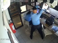 Imagem - Porteiro agride colega com capacete em guarita de condomínio em Salvador