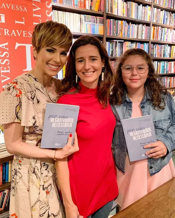 Ana Furtado no lançamento do livro de Marianna Tamborindeguy por Reprodução