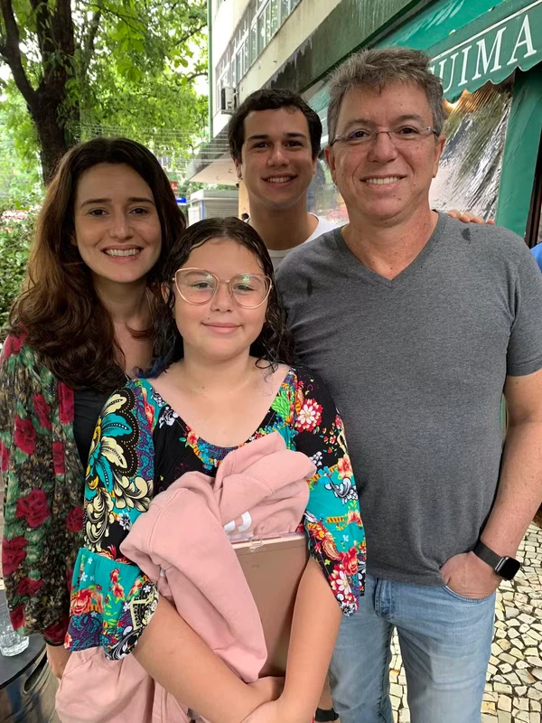 Boninho com os filhos por Reprodução