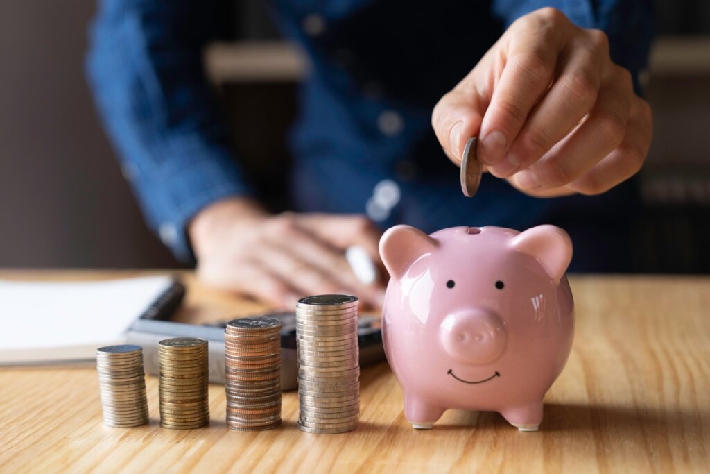 O planejamento é essencial para gerenciar corretamente o dinheiro (Imagem: CrizzyStudio | Shutterstock)