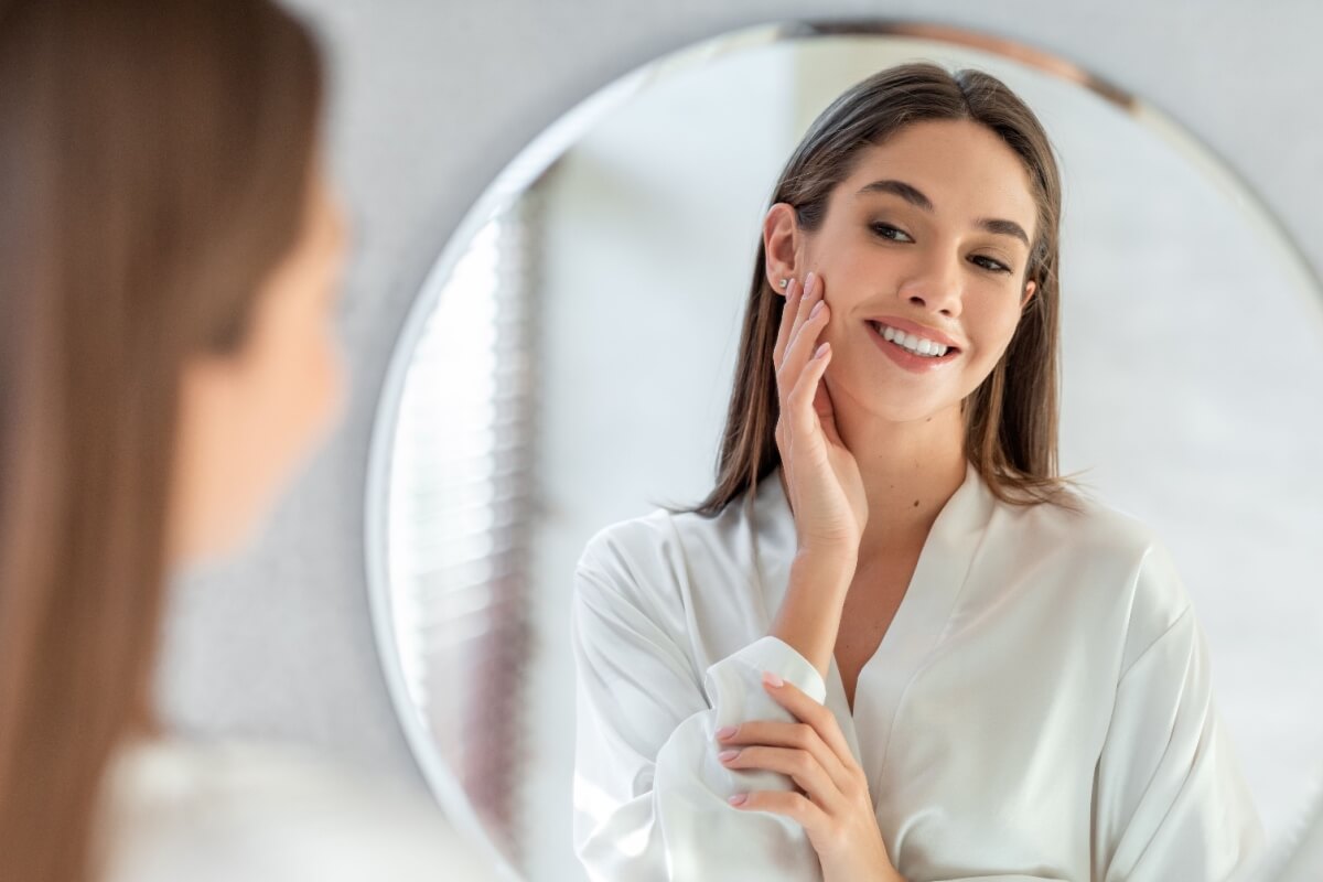 Saber como agir no pós-procedimento faz toda a diferença para garantir resultados seguros e duradouros (Imagem: Prostock-studio | Shutterstock)