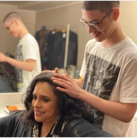 Gal Costa e o filho Gabriel Costa por Reprodução