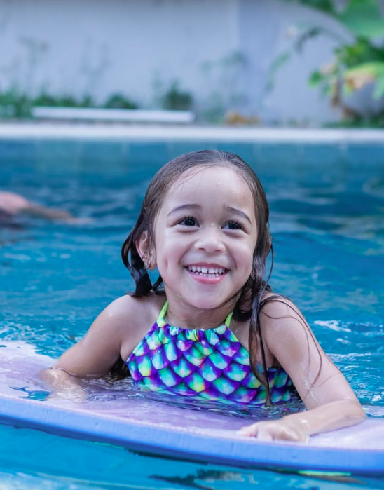 Karoline Lima, e a filha Cecília por Reprodução | Instagram