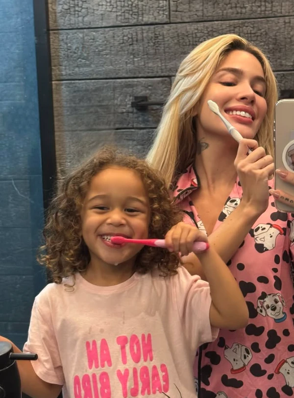 Karoline Lima, e a filha Cecília por Reprodução | Instagram