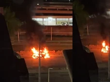 Imagem - Carro pega fogo e causa engarrafamento na Avenida Bonocô