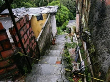 Imagem - Duas pessoas ficam feridas após desabamento de casas em Fazenda Grande II