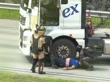 Imagem - Motorista desmaia durante resgate de caminhão com suspeita de bomba no Rodoanel