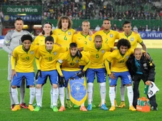 Imagem - Com alterações cardíacas, ex-jogador da Seleção desmaia em exame e pode se aposentar