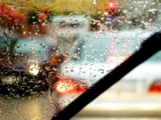 Imagem - Choveu? Truque simples e sem custo evita que o para-brisa do carro embace em dias úmidos