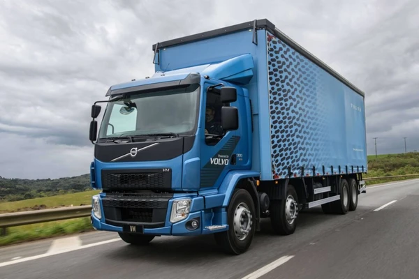 4. Volvo VM 290 - 391 caminhões   O modelo VM 290 4x2 2p (diesel) (E6) sai por R$ 573.558,00.  por Divulgação