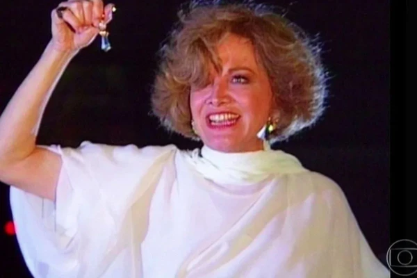 Atriz está no ar como a vilã Laurinha no Vale a Pena Ver de Novo