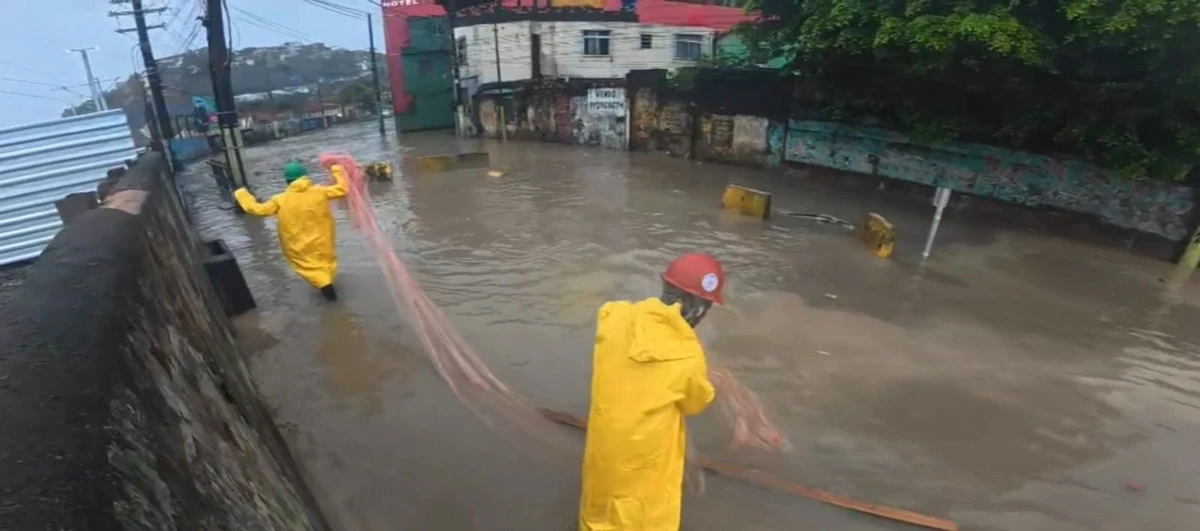 Baixa do Fiscal alagou por Reprodução/TV Bahia