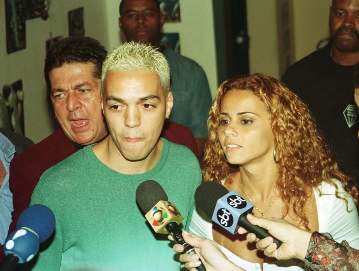 Durante o relacionamento, Belo enfrentou prisão por associação ao tráfico e Viviane fez visitas enquanto o cantor estava detido por Divulgação/Marco Aurélio