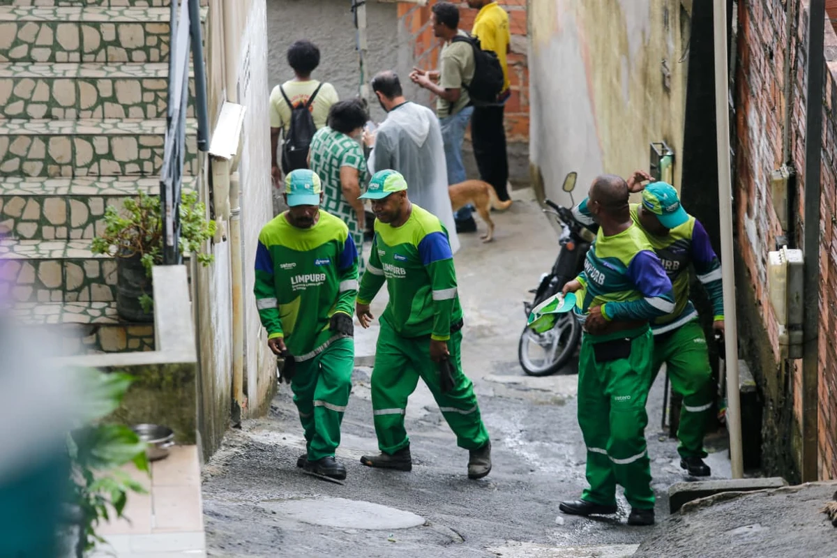 Casal ficou ferido após desabamento de casas em Fazenda Grande II por Reprodução