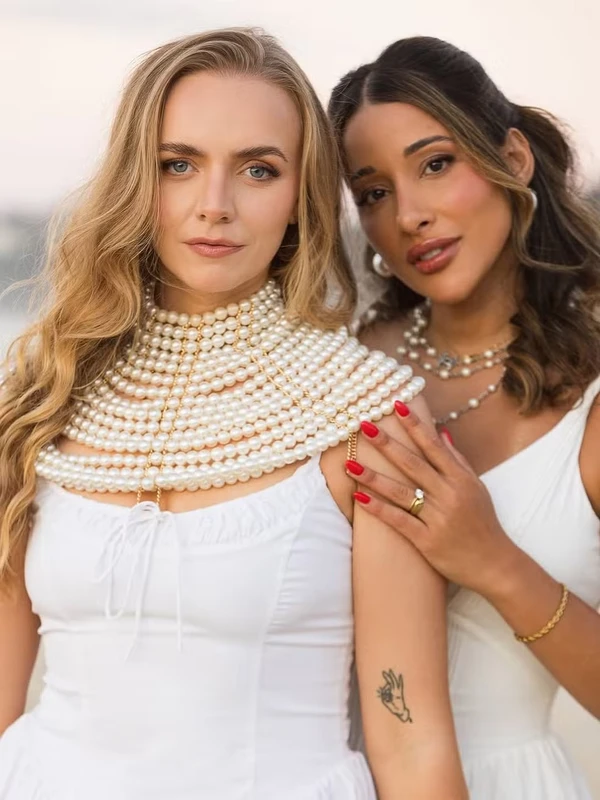 Ex-BBB Talita Araújo se casa com produtora britânica Isla Wolfe  por Reprodução/Instagram