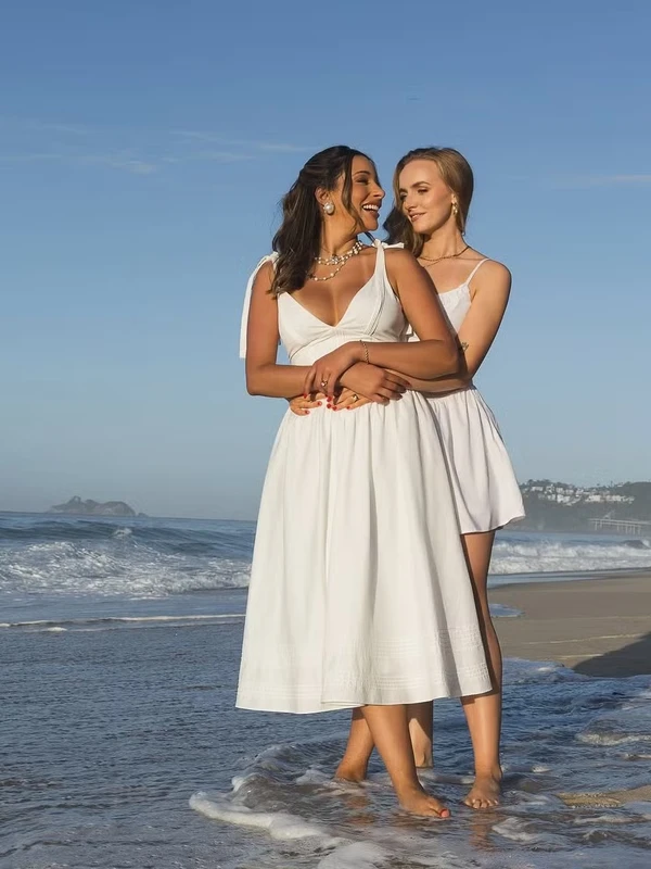 Ex-BBB Talita Araújo se casa com produtora britânica Isla Wolfe  por Reprodução/Instagram