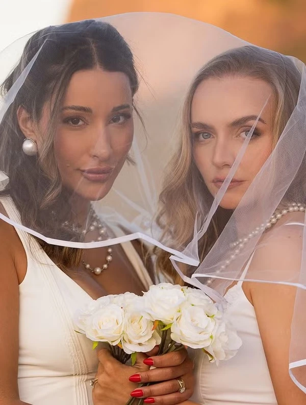 Ex-BBB Talita Araújo se casa com produtora britânica Isla Wolfe  por Reprodução/Instagram