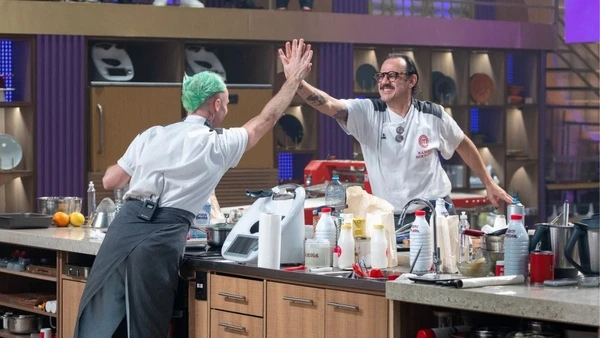 Leo e Ramiro cozinham na final do MasterChef Confeitaria por Melissa Haidar/Band