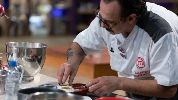 Ramiro durante a final do MasterChef Confeitaria 2025 por Melissa Haidar/Band