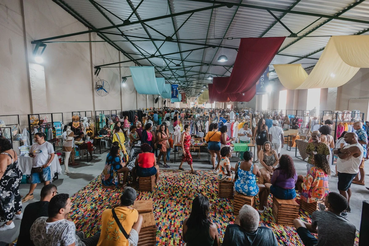 Mercado Iaô acontece nesse domingo 16 11 25