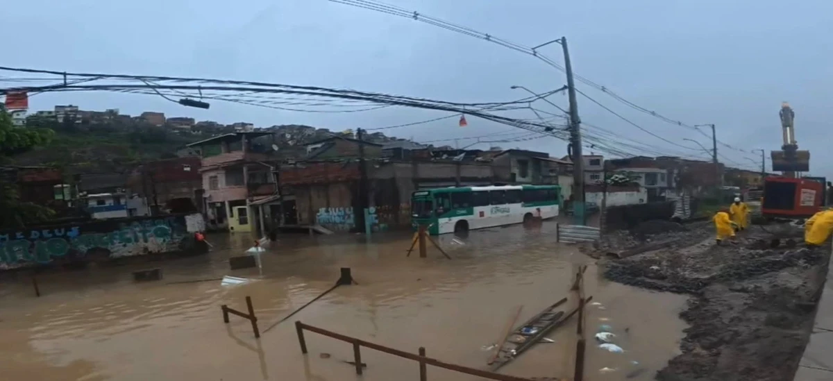 Ônibus tiveram dificuldade em transitar