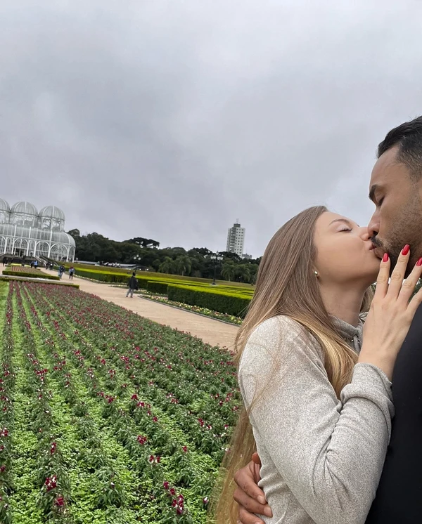 Personal de Virgínia, Michael Gomes é casado com Ana Paula Paz há quase dois anos por Reprodução/Instagram