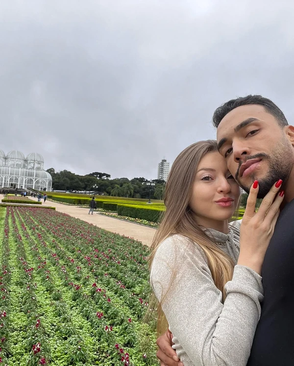 Personal de Virgínia, Michael Gomes é casado com Ana Paula Paz há quase dois anos por Reprodução/Instagram