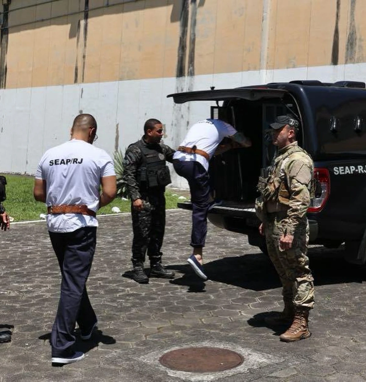 Sete chefes do tráfico do Comando Vermelho são transferidos para presídios federais  por Divulgação